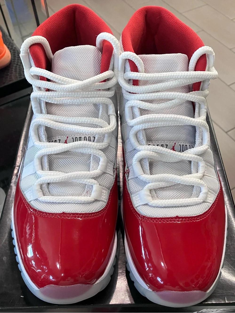 Air Jordan 11 Retro Cherry Size 7.5